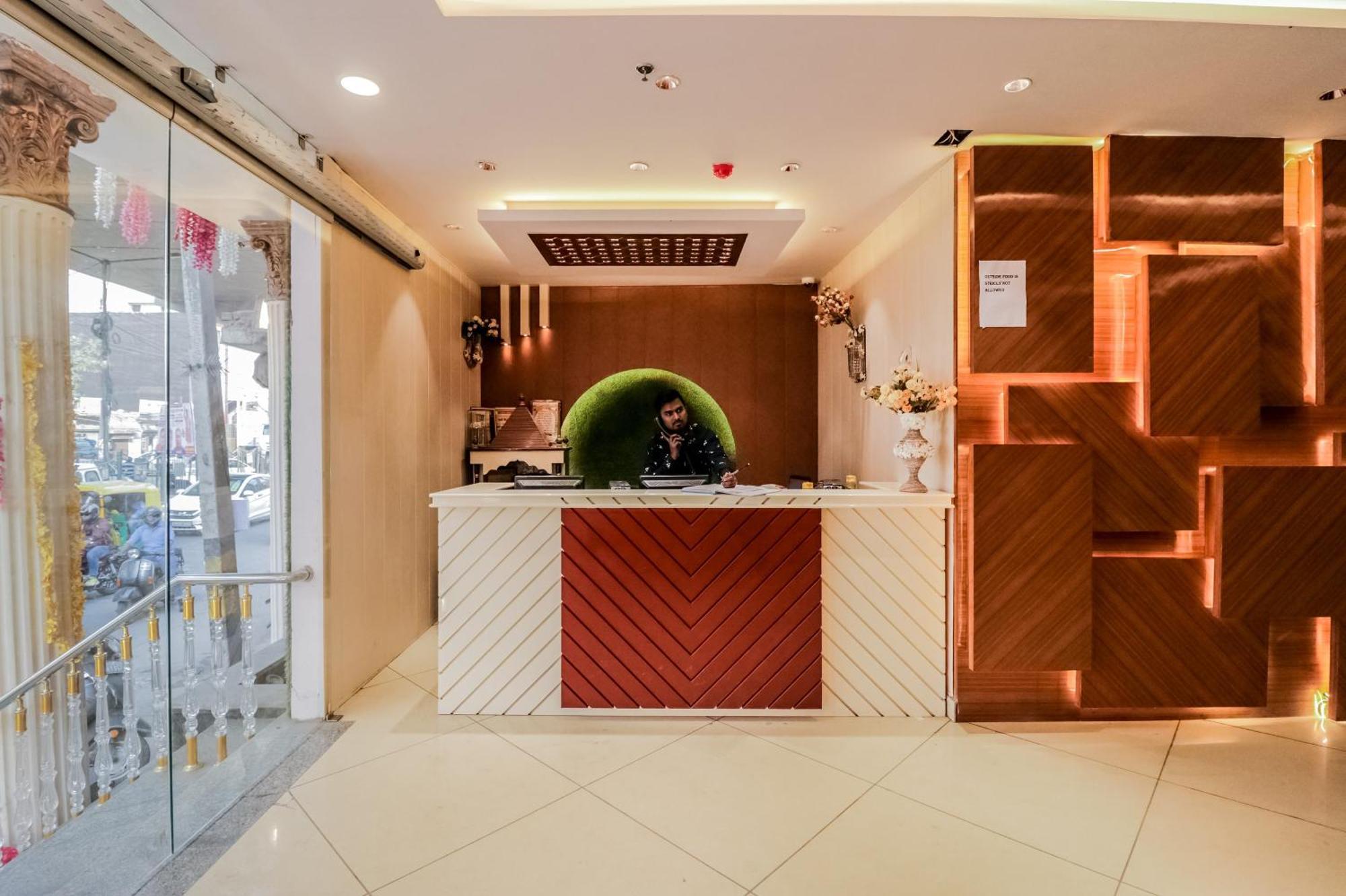 Jps Galaxy Hotel Near Pvr Vikaspuri Delhi Kültér fotó