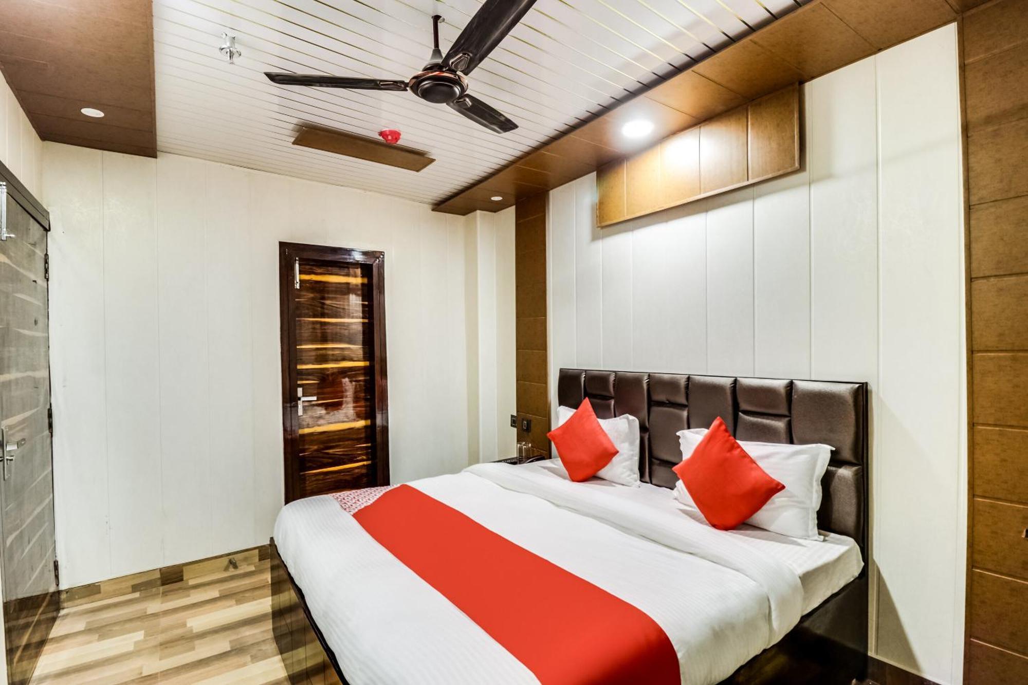 Jps Galaxy Hotel Near Pvr Vikaspuri Delhi Kültér fotó