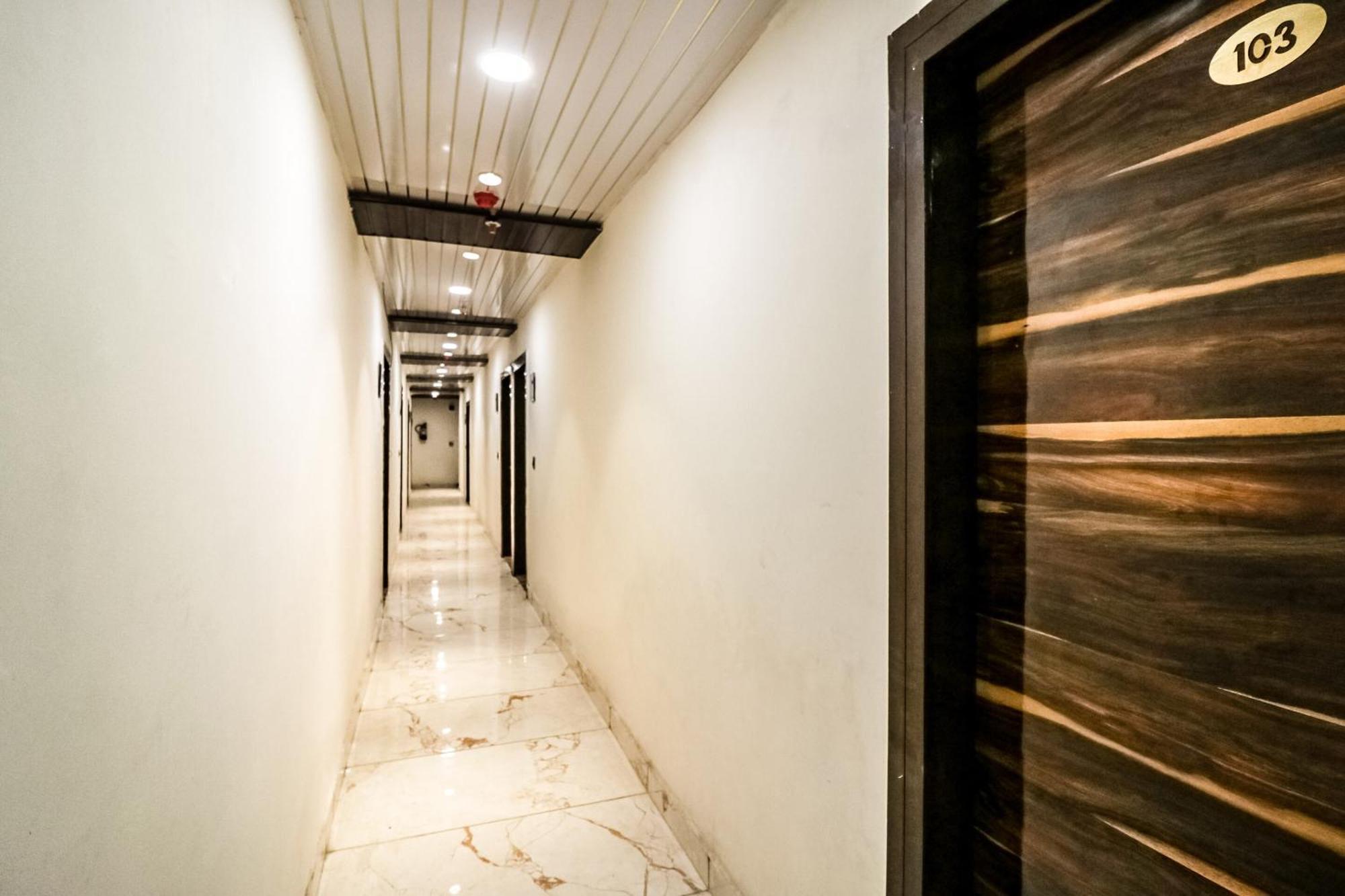 Jps Galaxy Hotel Near Pvr Vikaspuri Delhi Kültér fotó
